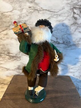 Byers Choice Carolers 1996 Knickerbocker Santa W/ Christmas Gift Sack Dancing
